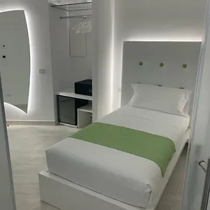 Πανσιόν Ahd, Μιλάνο